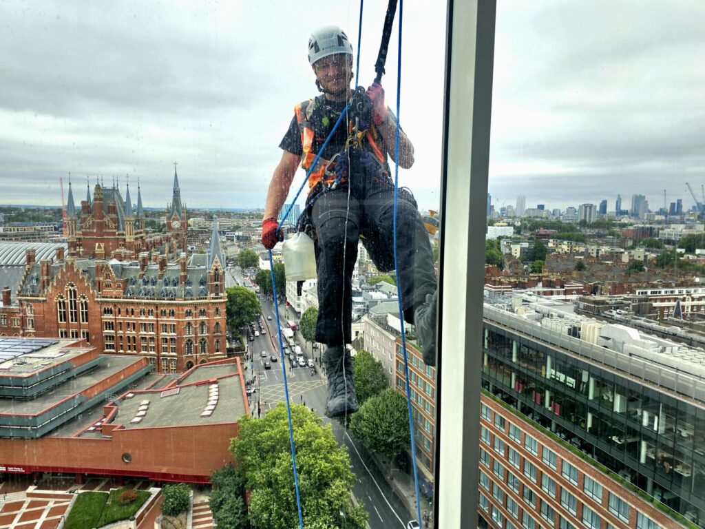 Facade cleaning companies